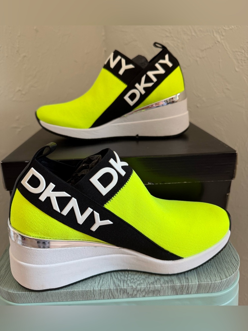 DKNY Women's Paz Slip-On Wedge Sneakers in neon green and black Size 8.5 NWB